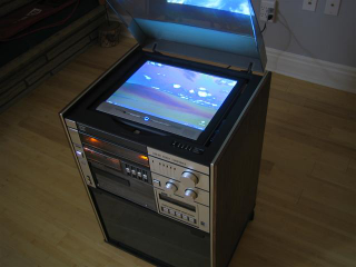 Illustration for article titled '80s Stereo Turned Into a HTPC